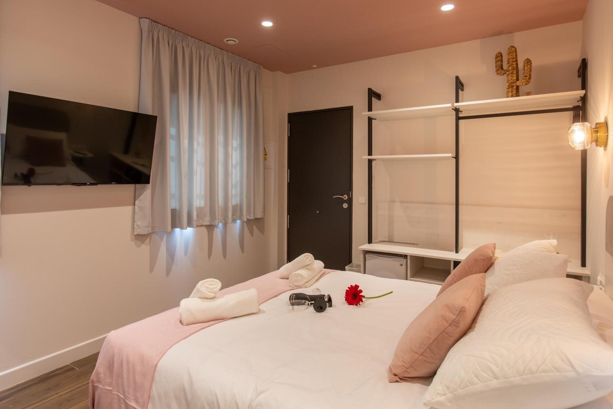 Boutique Rooms Playa Burriana Nerja Exterior photo