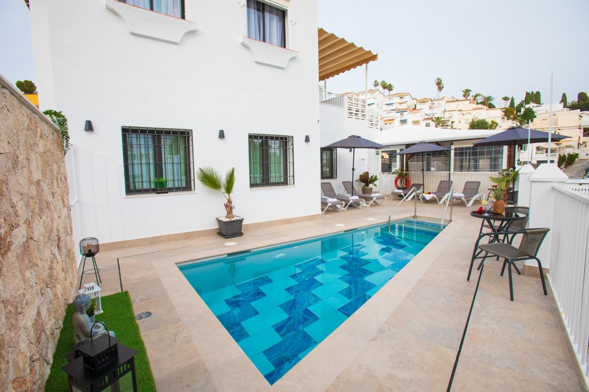 Boutique Rooms Playa Burriana Nerja Exterior photo