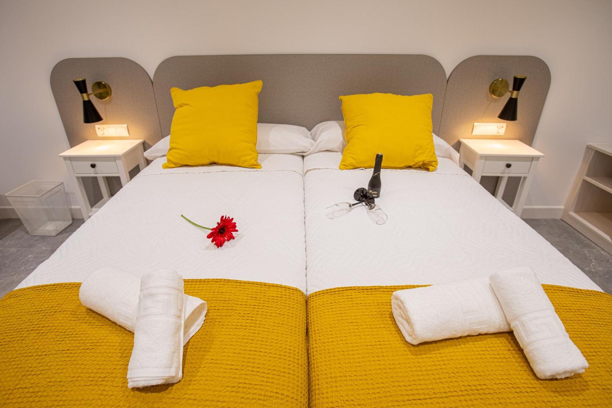 Boutique Rooms Playa Burriana Nerja Exterior photo
