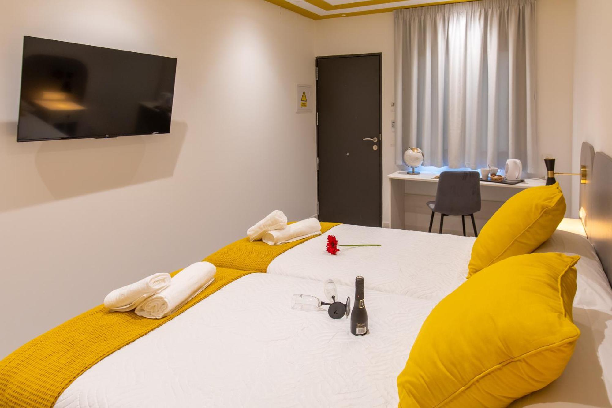 Boutique Rooms Playa Burriana Nerja Exterior photo
