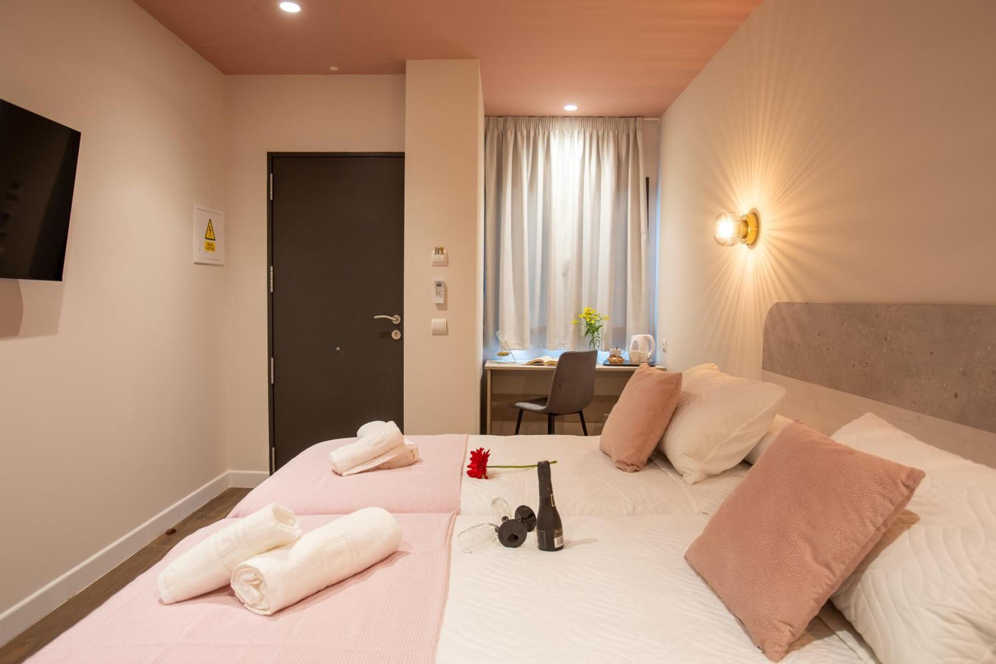 Boutique Rooms Playa Burriana Nerja Exterior photo